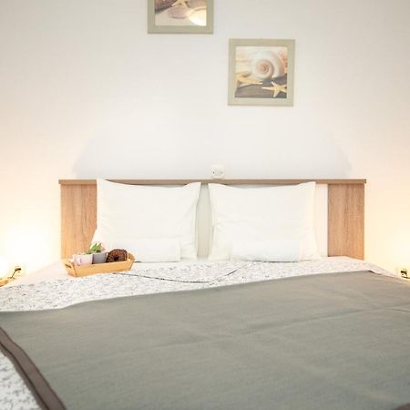 Apartments Doris, Krk Đảo Krk Ngoại thất bức ảnh